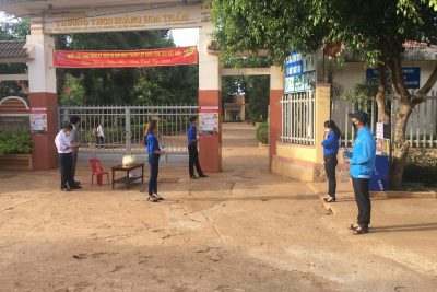 Ngày đầu tiên đón học sinh khối 9 đi học trở lại